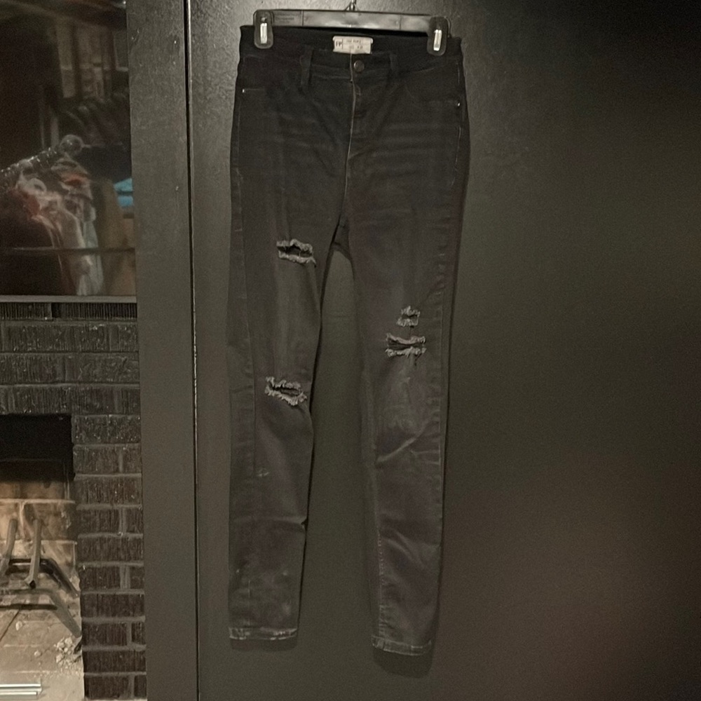 Free People Black Ripped Skinny Jeans, size 28